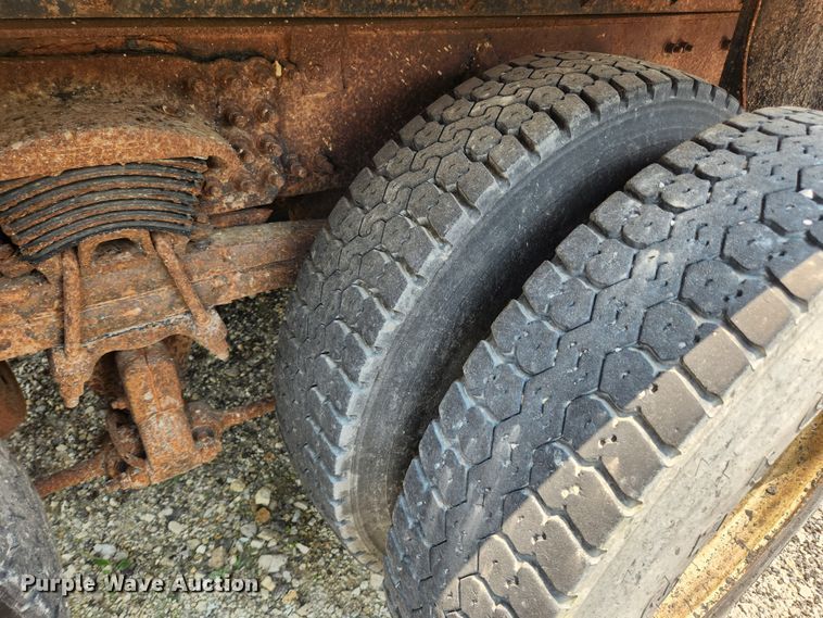 image for item LX9659 2004 Freightliner Business Class M2  dump truck