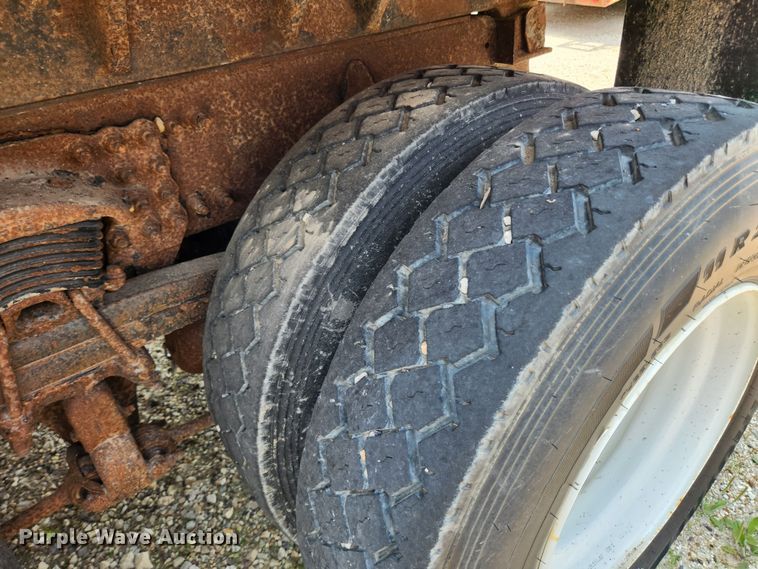 image for item LX9659 2004 Freightliner Business Class M2  dump truck