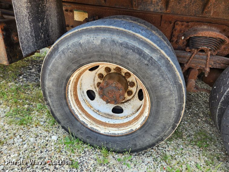 image for item LX9659 2004 Freightliner Business Class M2  dump truck