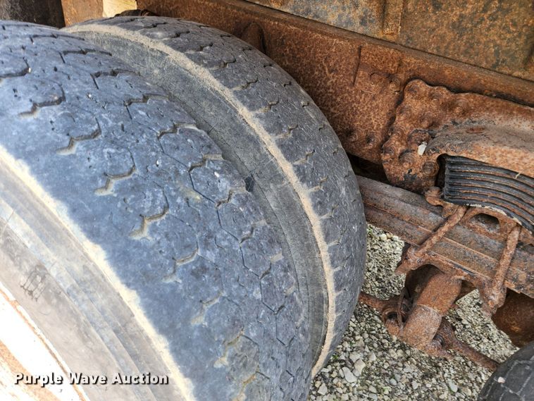 image for item LX9659 2004 Freightliner Business Class M2  dump truck