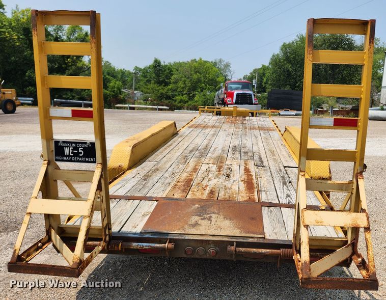 image for item LX9660 2010 PJ CC243  equipment trailer