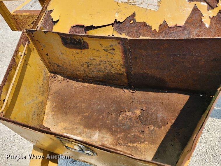 image for item LX9660 2010 PJ CC243  equipment trailer