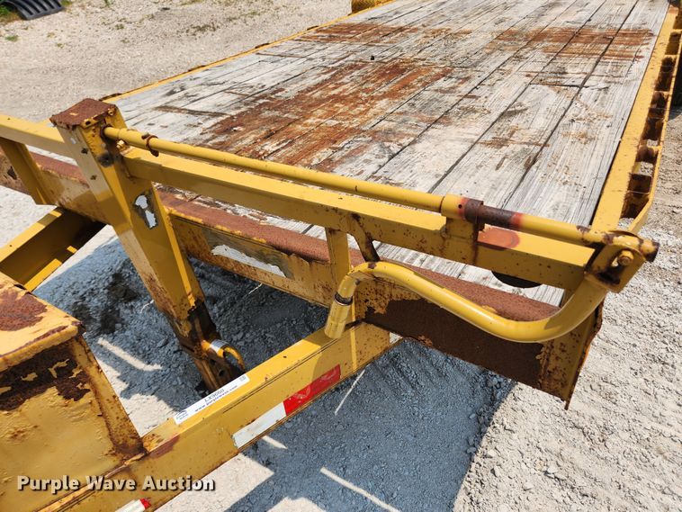 image for item LX9660 2010 PJ CC243  equipment trailer