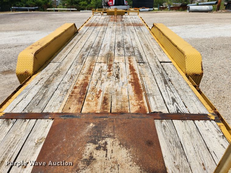 image for item LX9660 2010 PJ CC243  equipment trailer