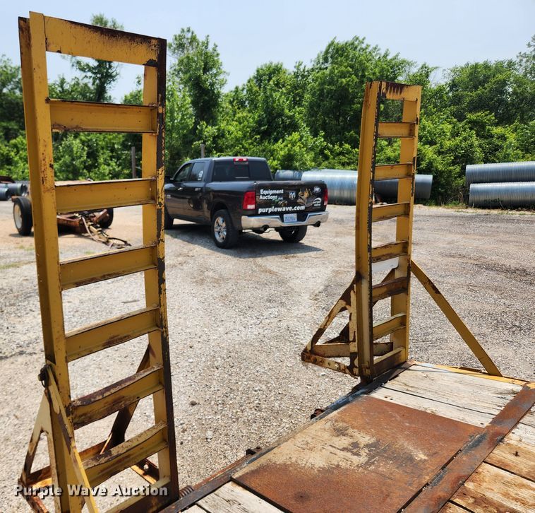 image for item LX9660 2010 PJ CC243  equipment trailer