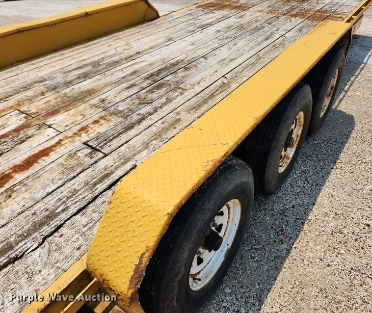 image for item LX9660 2010 PJ CC243  equipment trailer