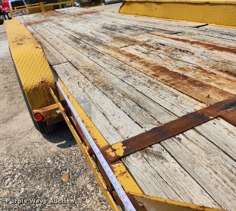 image for item LX9660 2010 PJ CC243  equipment trailer