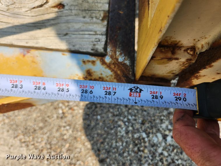 image for item LX9660 2010 PJ CC243  equipment trailer