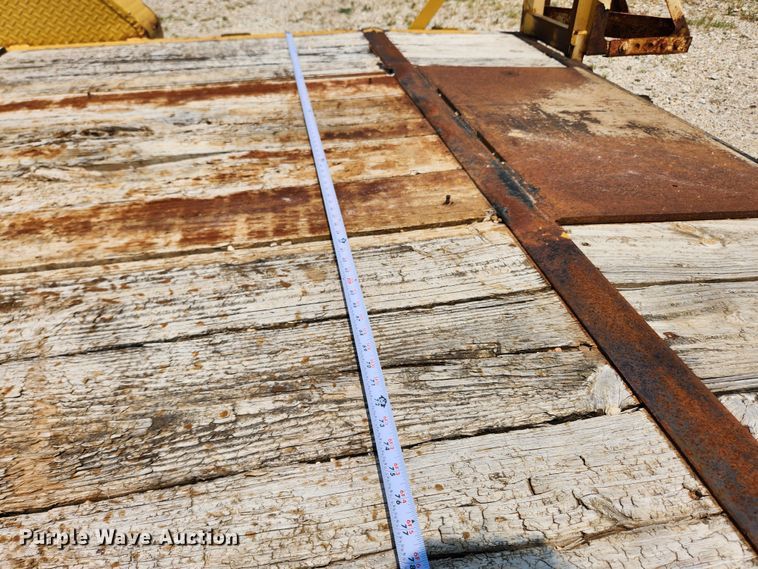 image for item LX9660 2010 PJ CC243  equipment trailer