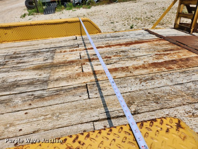 image for item LX9660 2010 PJ CC243  equipment trailer