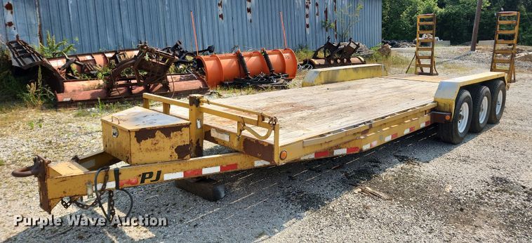 image for item LX9663 2010 PJ CC243  equipment trailer