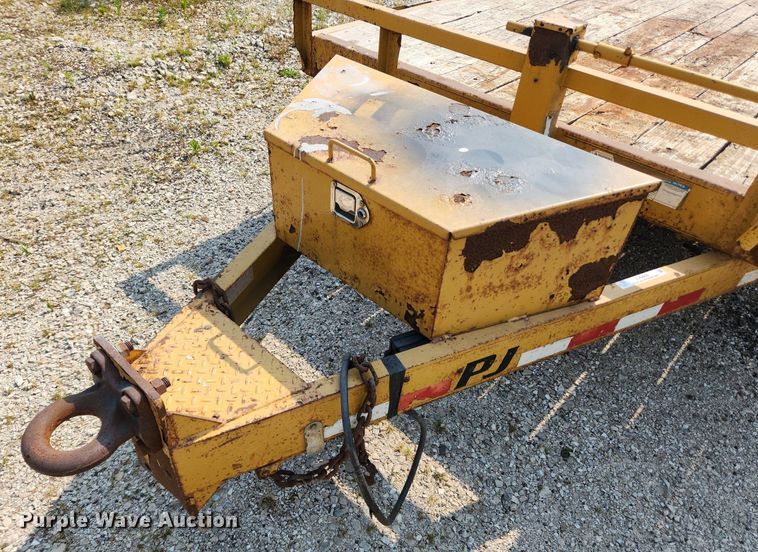 image for item LX9663 2010 PJ CC243  equipment trailer