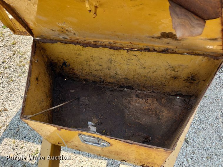 image for item LX9663 2010 PJ CC243  equipment trailer