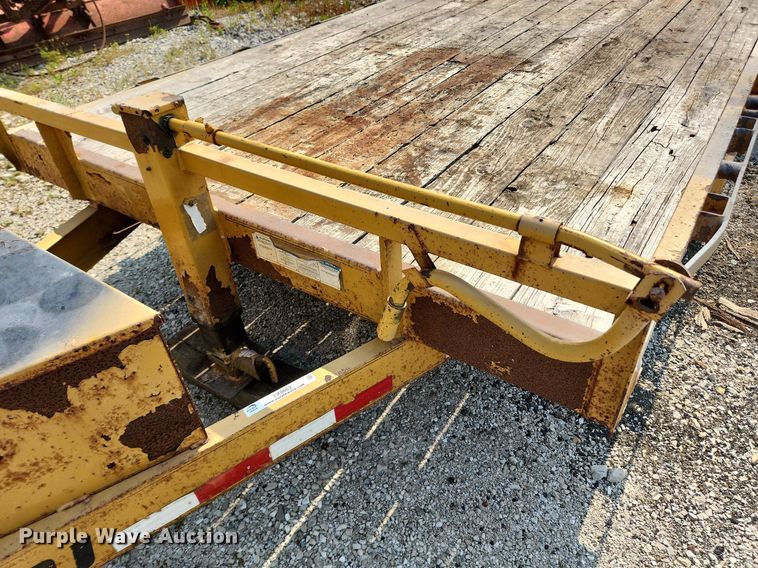 image for item LX9663 2010 PJ CC243  equipment trailer