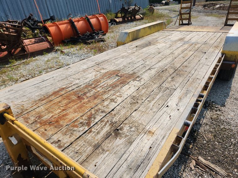 image for item LX9663 2010 PJ CC243  equipment trailer