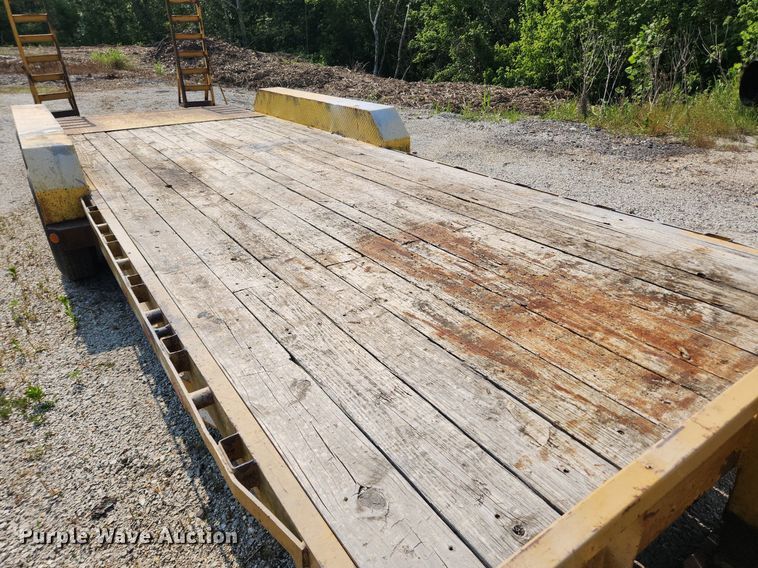 image for item LX9663 2010 PJ CC243  equipment trailer