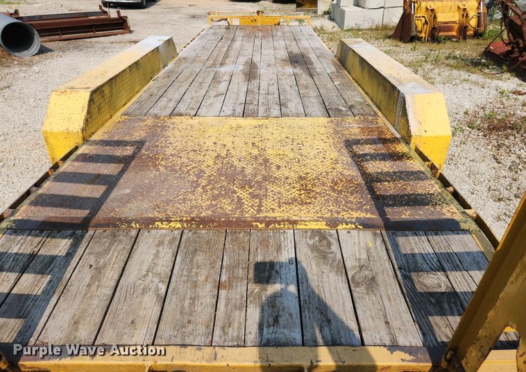 image for item LX9663 2010 PJ CC243  equipment trailer