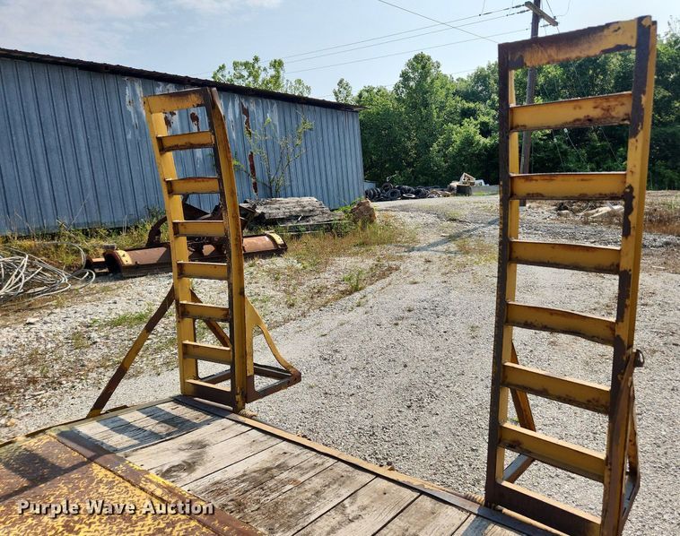 image for item LX9663 2010 PJ CC243  equipment trailer