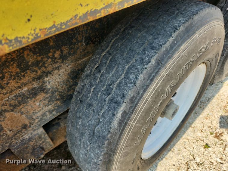 image for item LX9663 2010 PJ CC243  equipment trailer