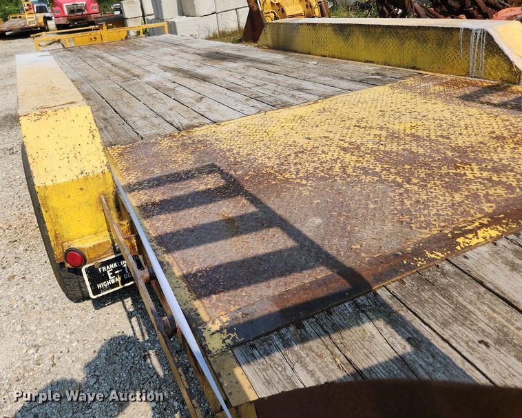 image for item LX9663 2010 PJ CC243  equipment trailer