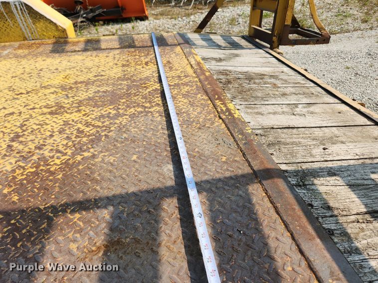 image for item LX9663 2010 PJ CC243  equipment trailer