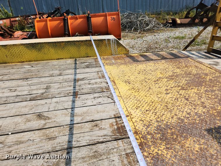 image for item LX9663 2010 PJ CC243  equipment trailer