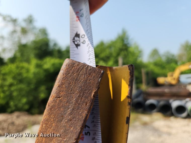 image for item LX9663 2010 PJ CC243  equipment trailer