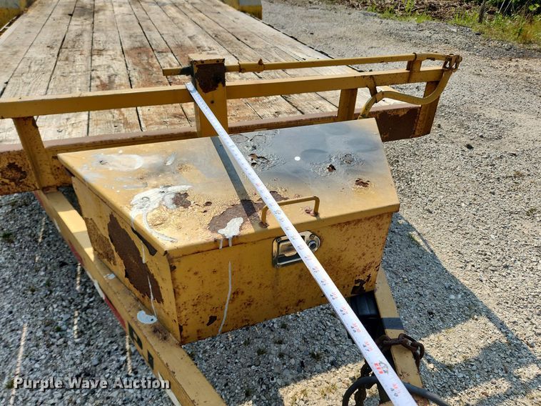 image for item LX9663 2010 PJ CC243  equipment trailer