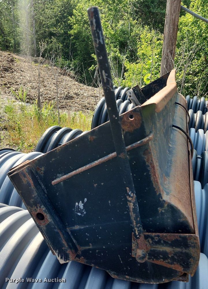 image for item LX9664 Gravel spreader