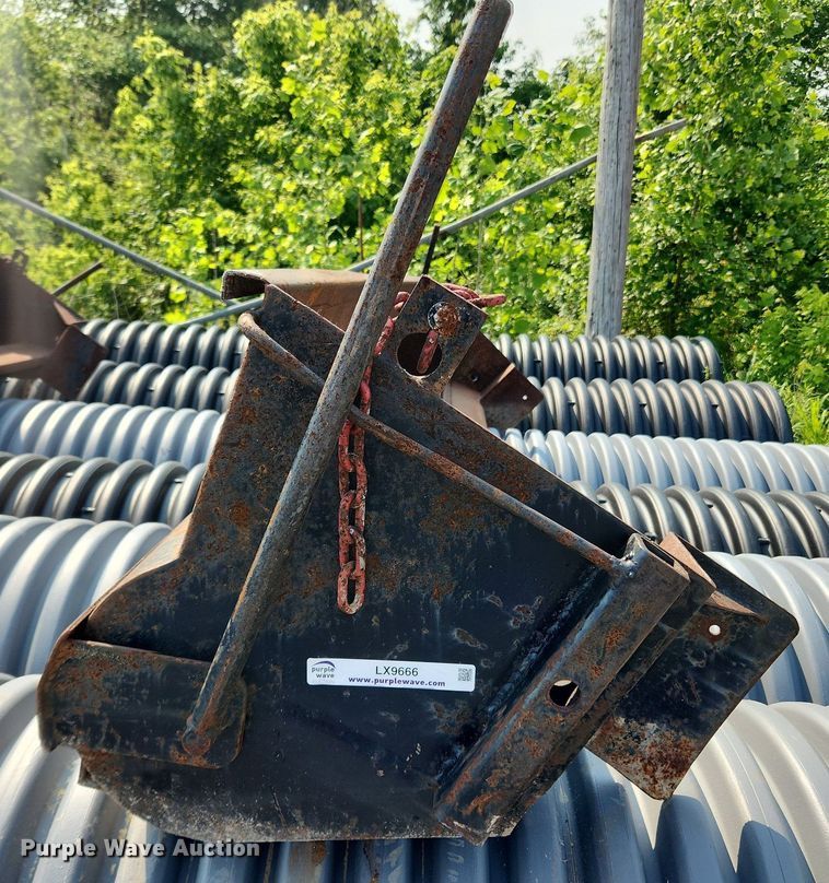 image for item LX9666 Gravel spreader