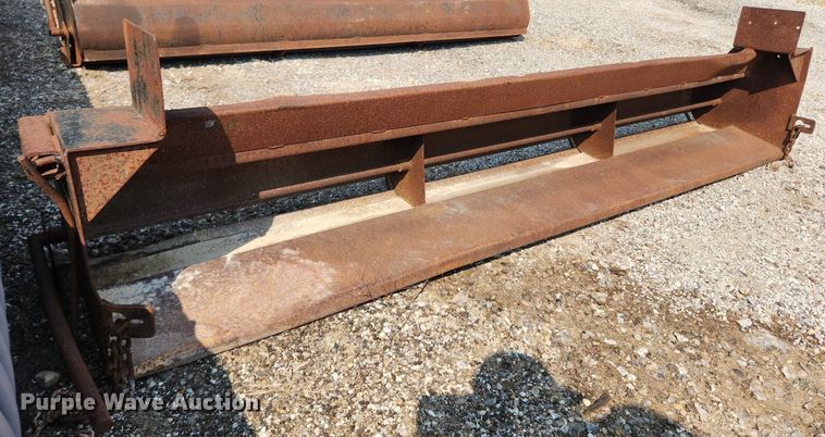 image for item LX9668 Gravel spreader