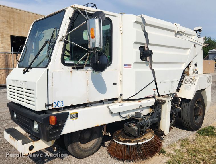 image for item LX9687 2014 Global M3  street sweeper truck