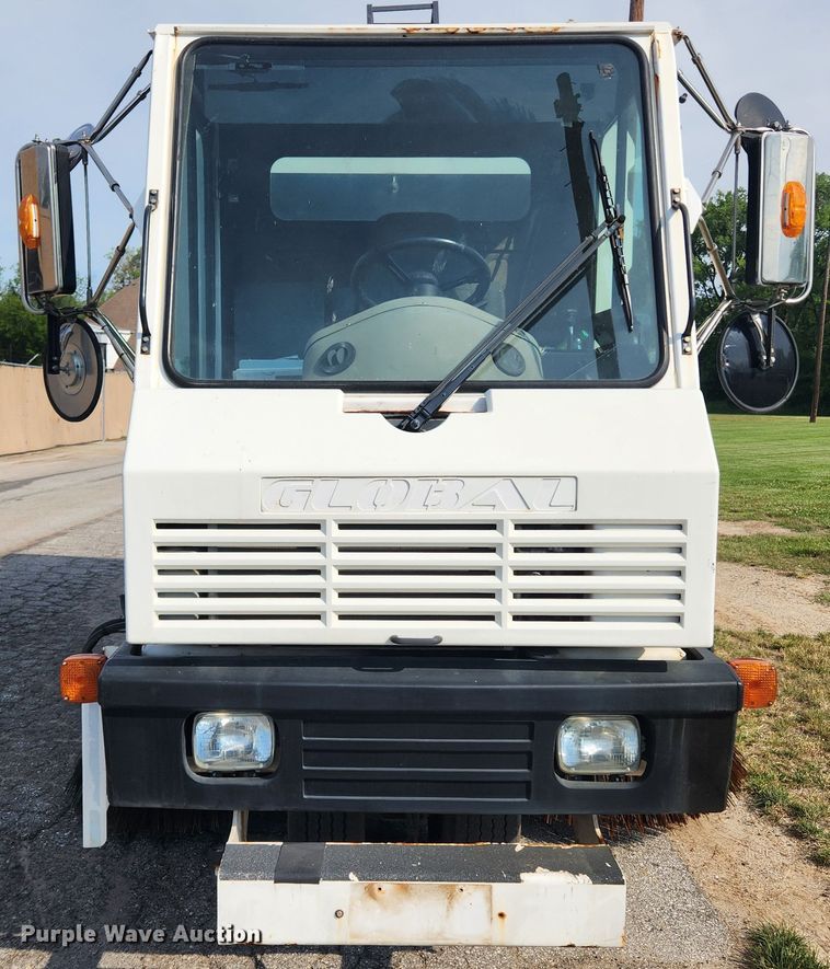 image for item LX9687 2014 Global M3  street sweeper truck