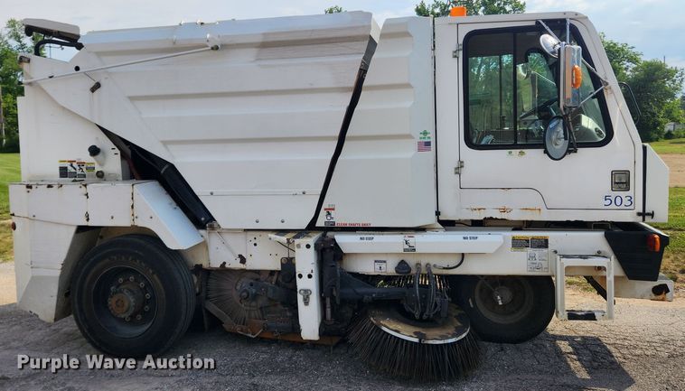 image for item LX9687 2014 Global M3  street sweeper truck