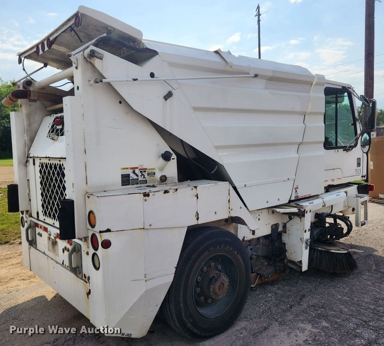 image for item LX9687 2014 Global M3  street sweeper truck