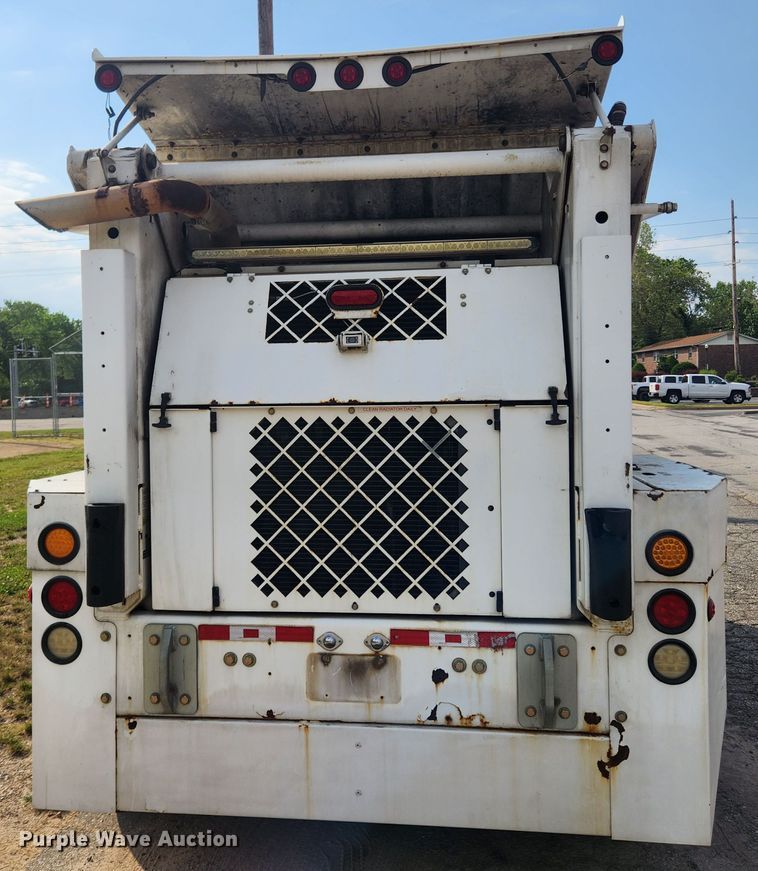 image for item LX9687 2014 Global M3  street sweeper truck