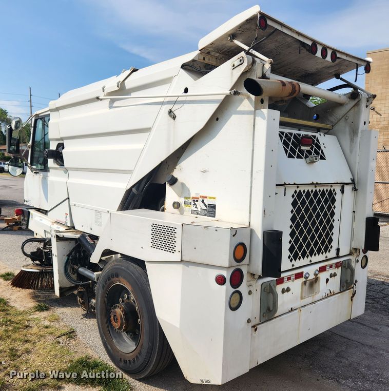 image for item LX9687 2014 Global M3  street sweeper truck