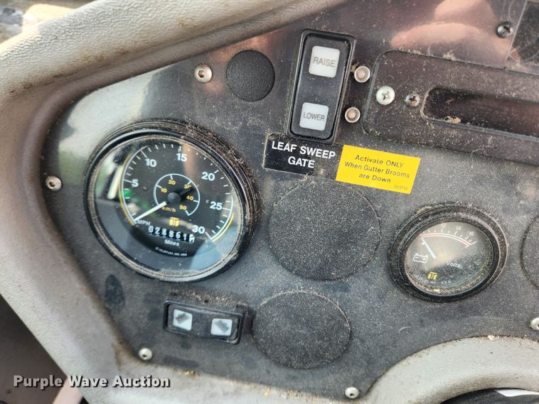 image for item LX9687 2014 Global M3  street sweeper truck