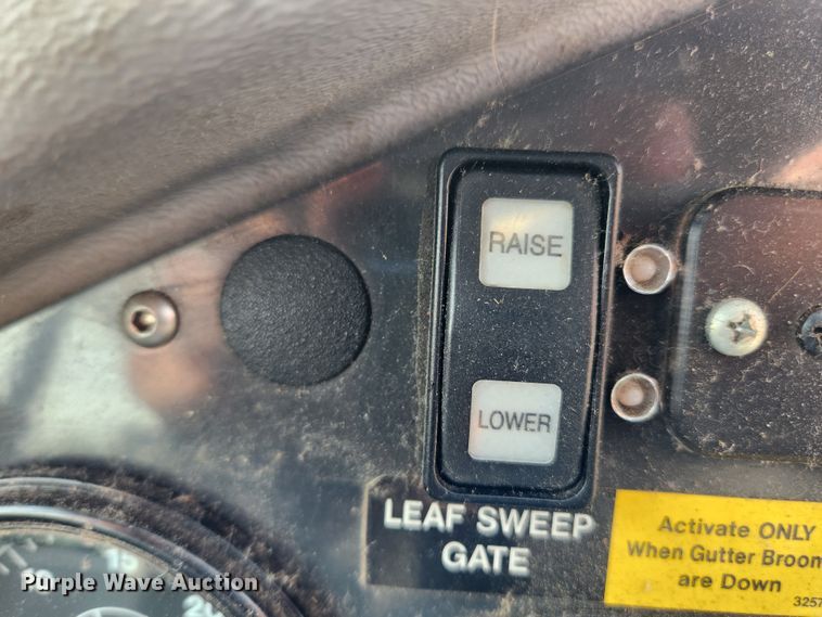 image for item LX9687 2014 Global M3  street sweeper truck