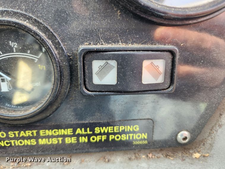 image for item LX9687 2014 Global M3  street sweeper truck