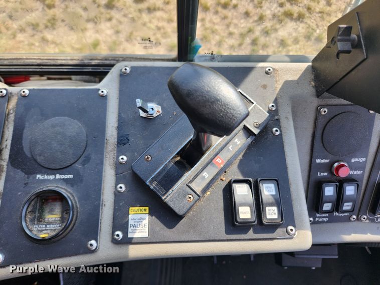 image for item LX9687 2014 Global M3  street sweeper truck