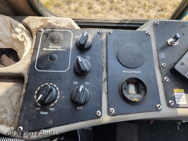 image for item LX9687 2014 Global M3  street sweeper truck