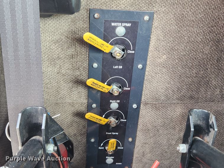 image for item LX9687 2014 Global M3  street sweeper truck