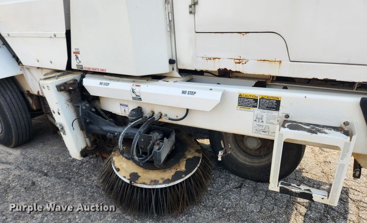 image for item LX9687 2014 Global M3  street sweeper truck