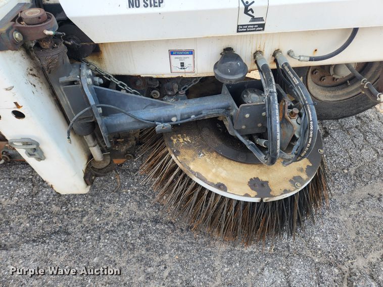 image for item LX9687 2014 Global M3  street sweeper truck