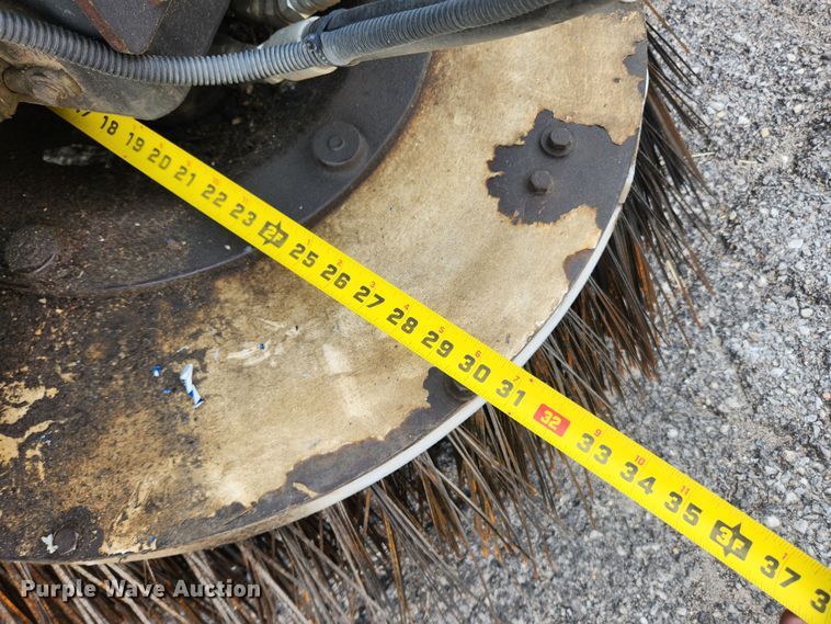 image for item LX9687 2014 Global M3  street sweeper truck