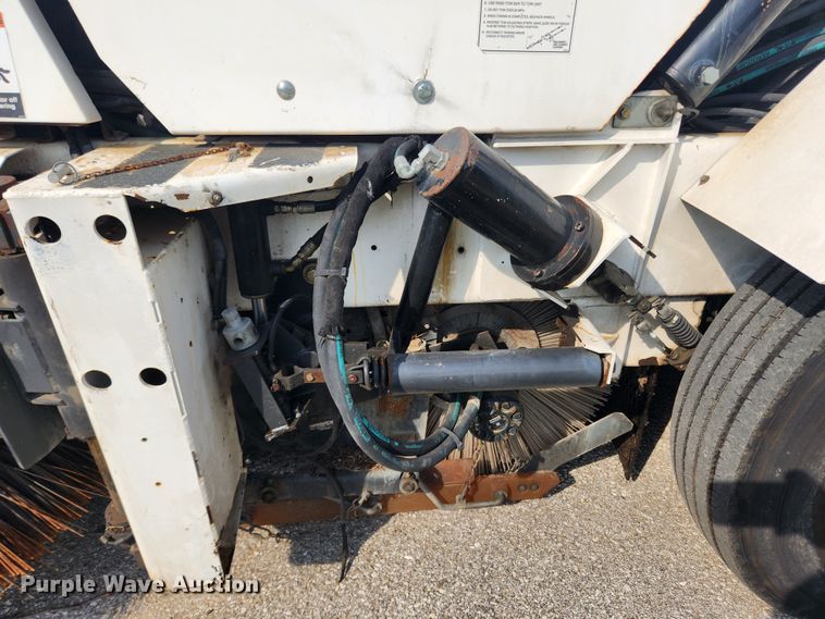 image for item LX9687 2014 Global M3  street sweeper truck