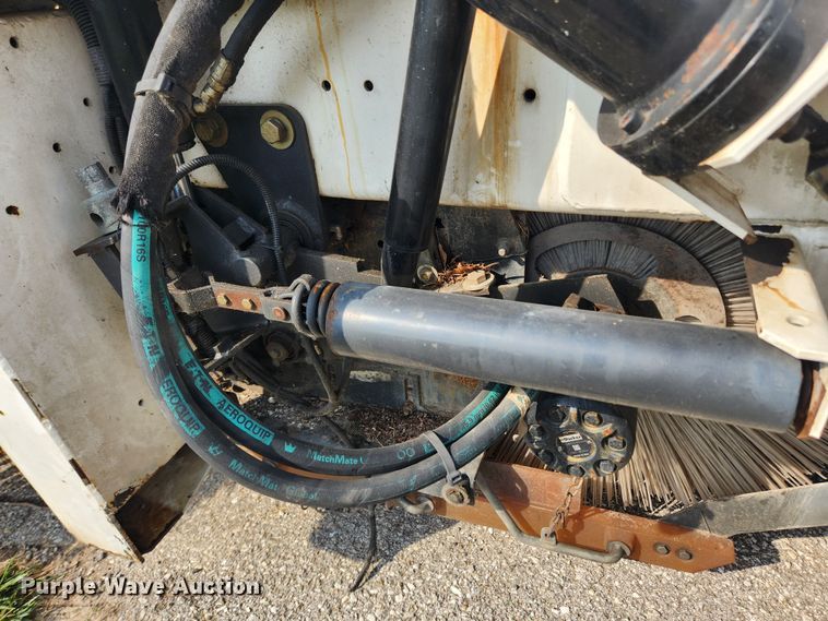 image for item LX9687 2014 Global M3  street sweeper truck