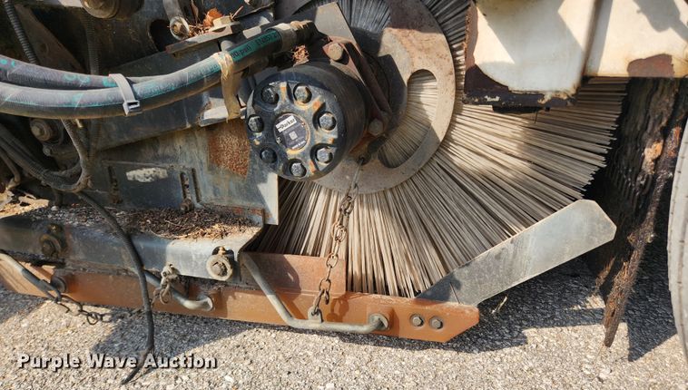 image for item LX9687 2014 Global M3  street sweeper truck