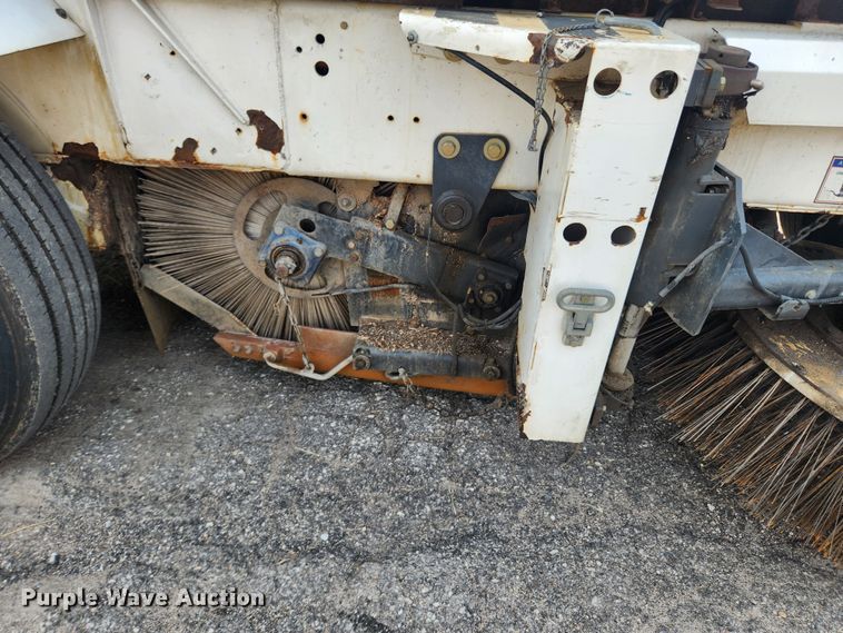 image for item LX9687 2014 Global M3  street sweeper truck